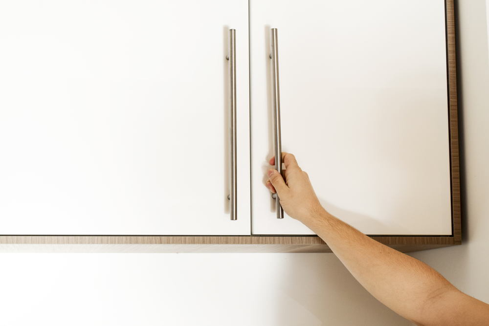 How to Remove Kitchen Cabinet Doors