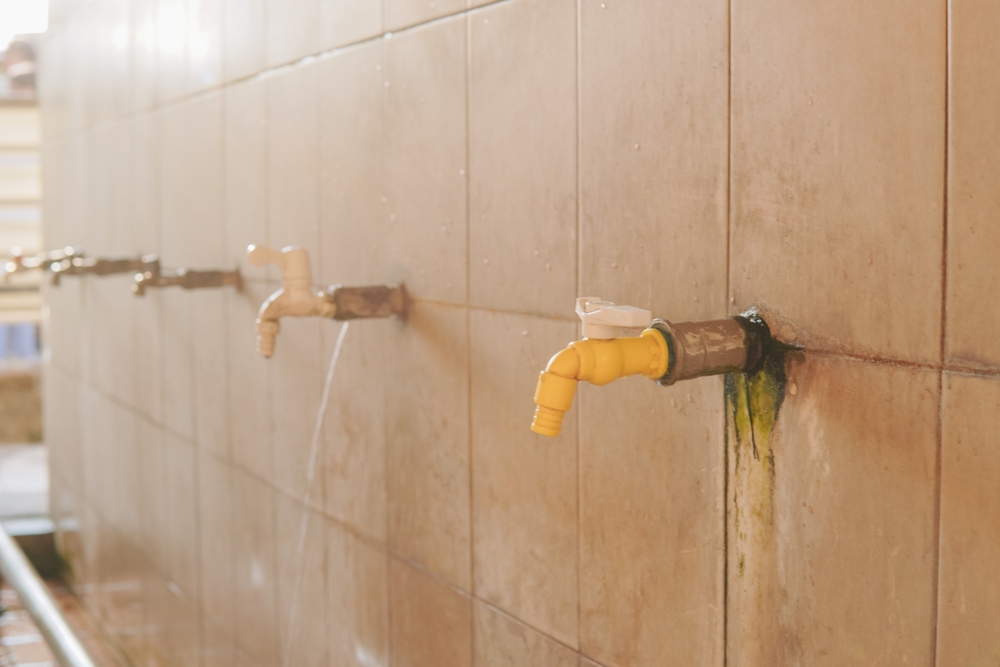 How to Clean Yellow Drips on Bathroom Walls