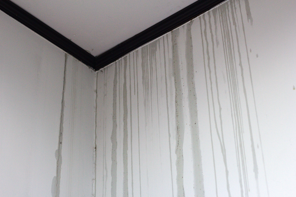 How to Prevent Drip Marks on Bathroom Walls