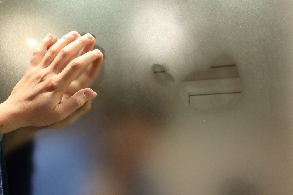 What Fogs Up a Bathroom Mirror During a Shower